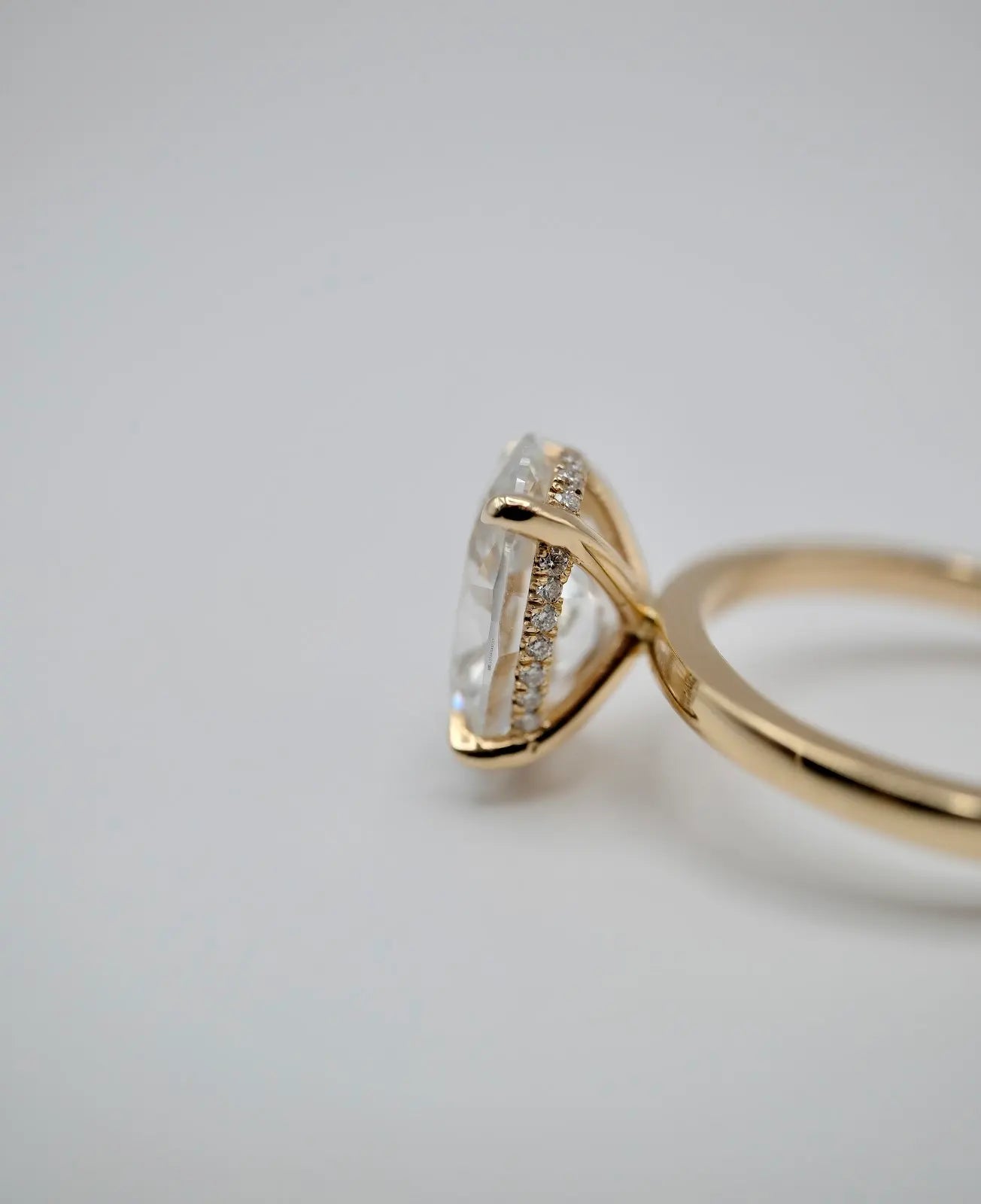 Oval LGD Engagement ring
