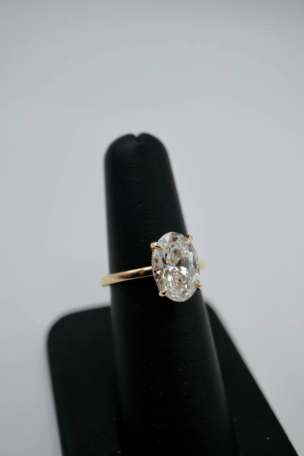 Oval LGD Engagement ring