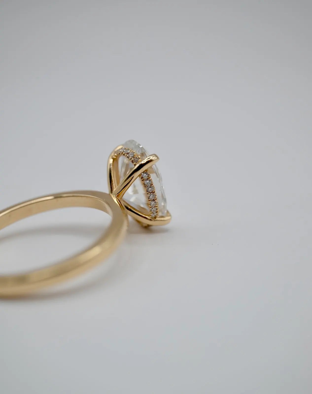 Oval LGD Engagement ring