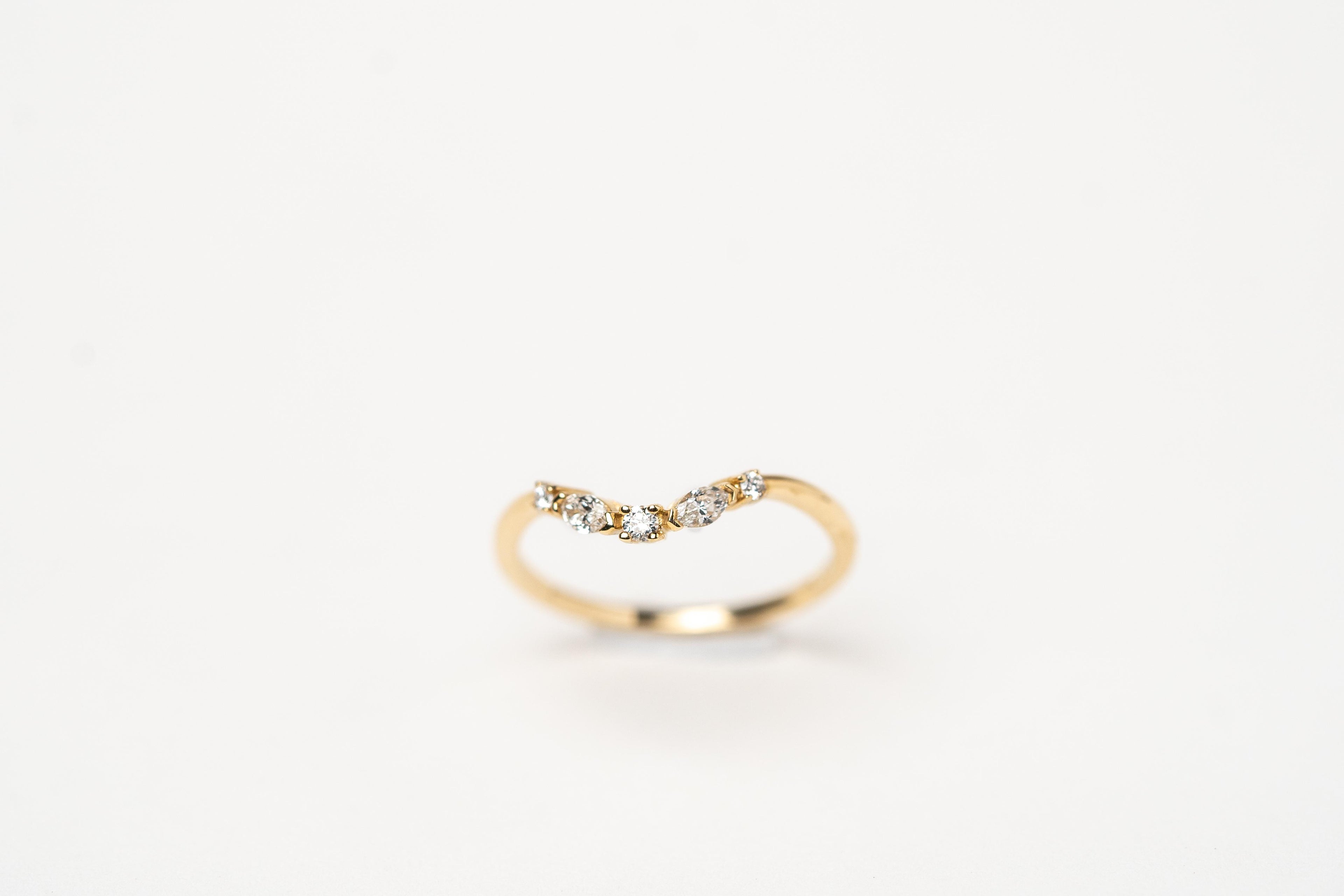 Marquise & Round Diamond Contour Band