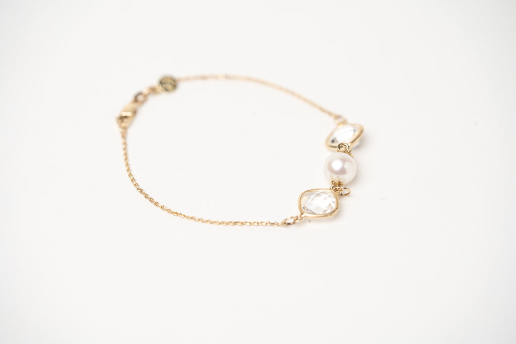 Cushion and Pearl-essence Bracelet