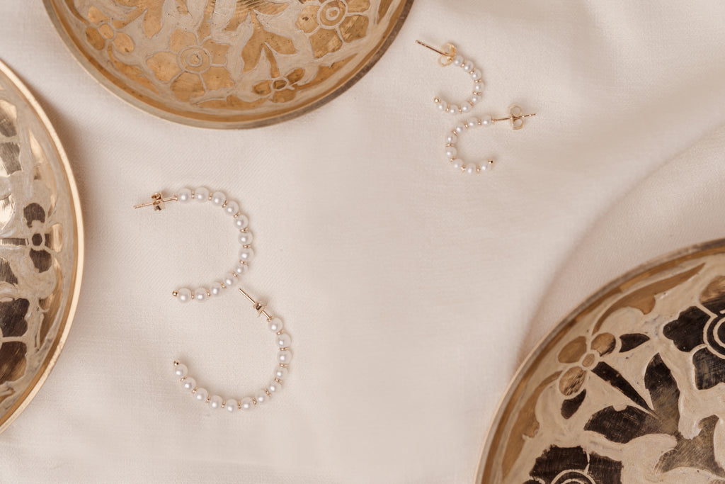 Pearl-Essence Semi Hoops
