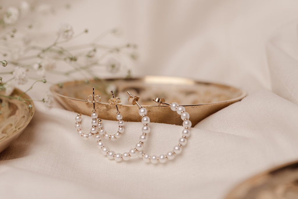 Pearl-Essence Semi Hoops