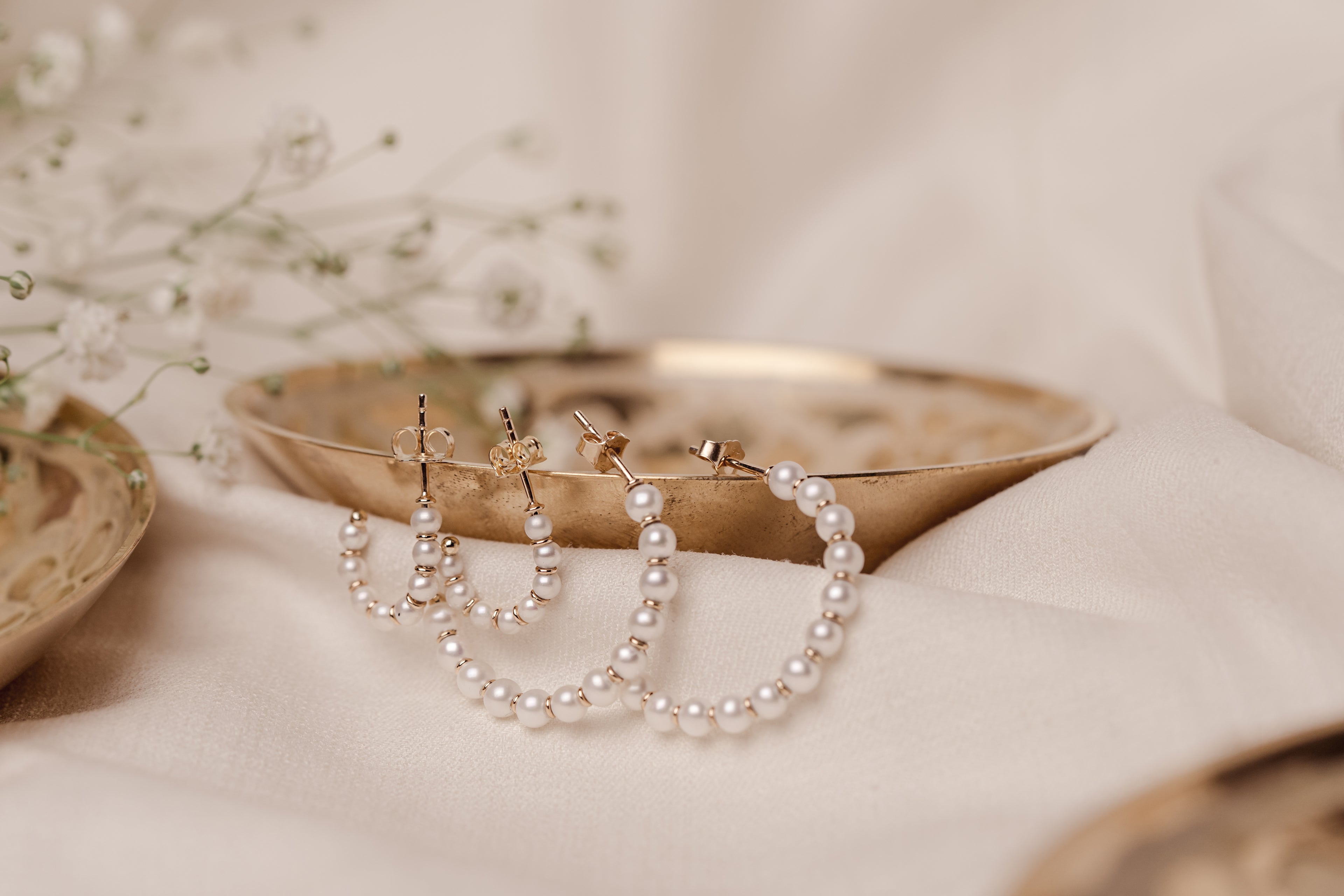 Pearl-Essence Semi Hoops