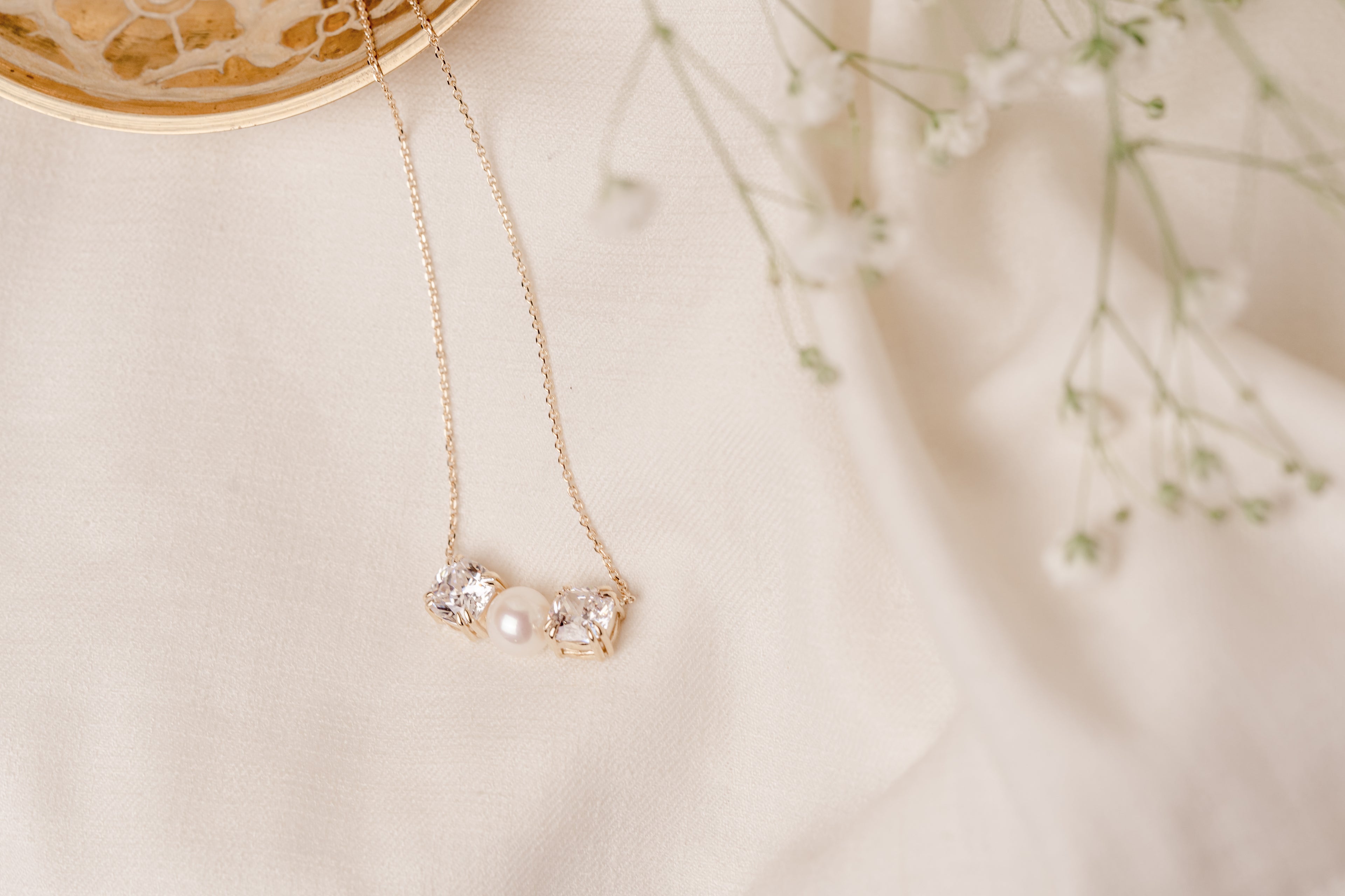 Cushion and Pearl-Essence Necklace