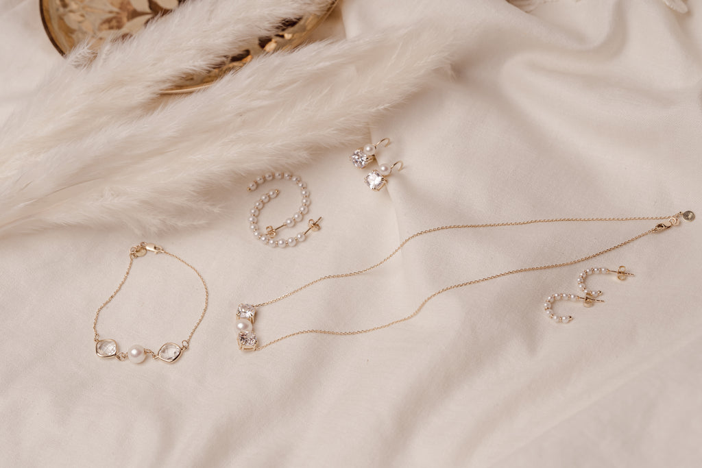 Pearl-Essence Semi Hoops