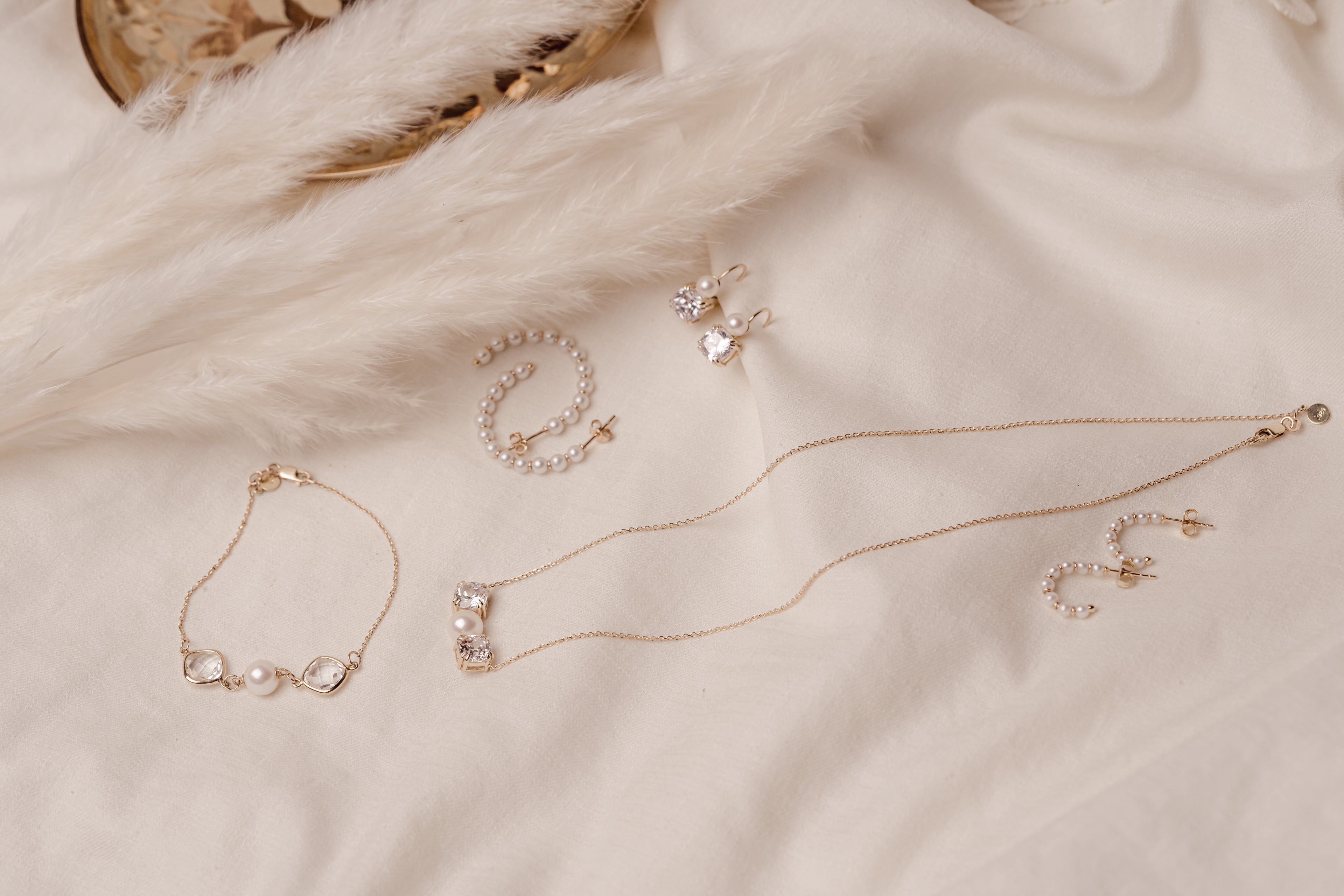 Pearl-Essence Semi Hoops