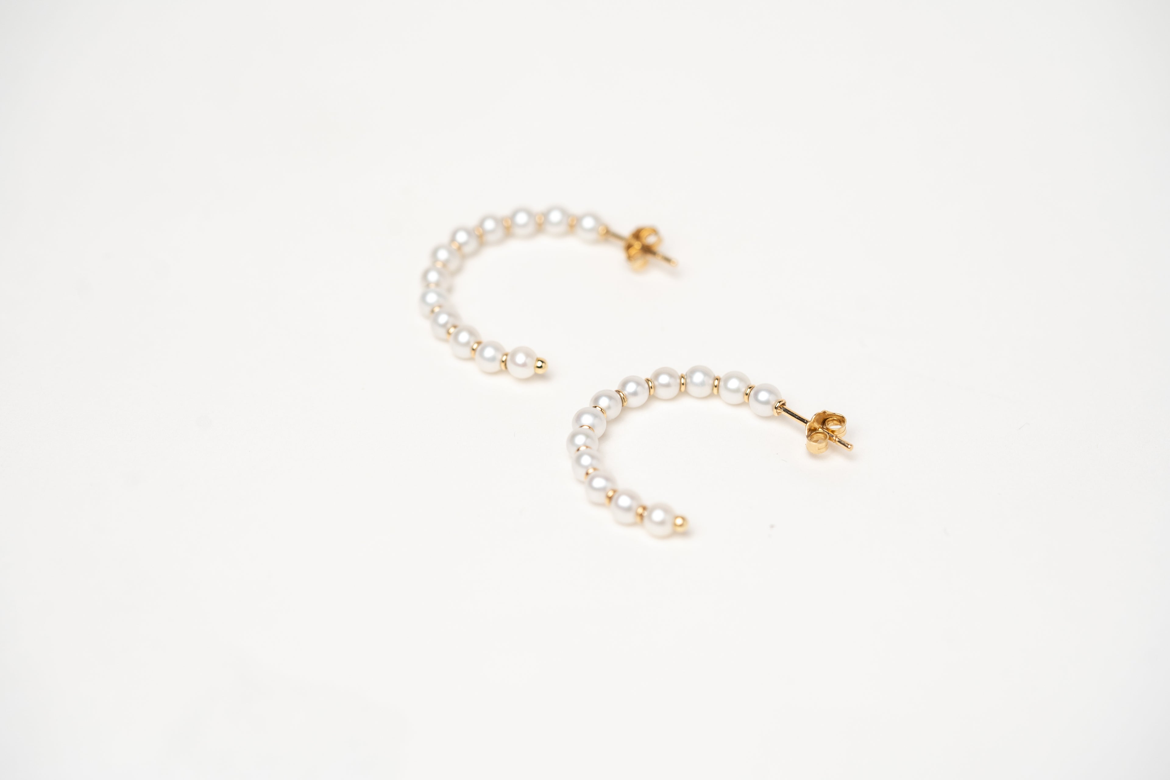 Pearl-Essence Semi Hoops