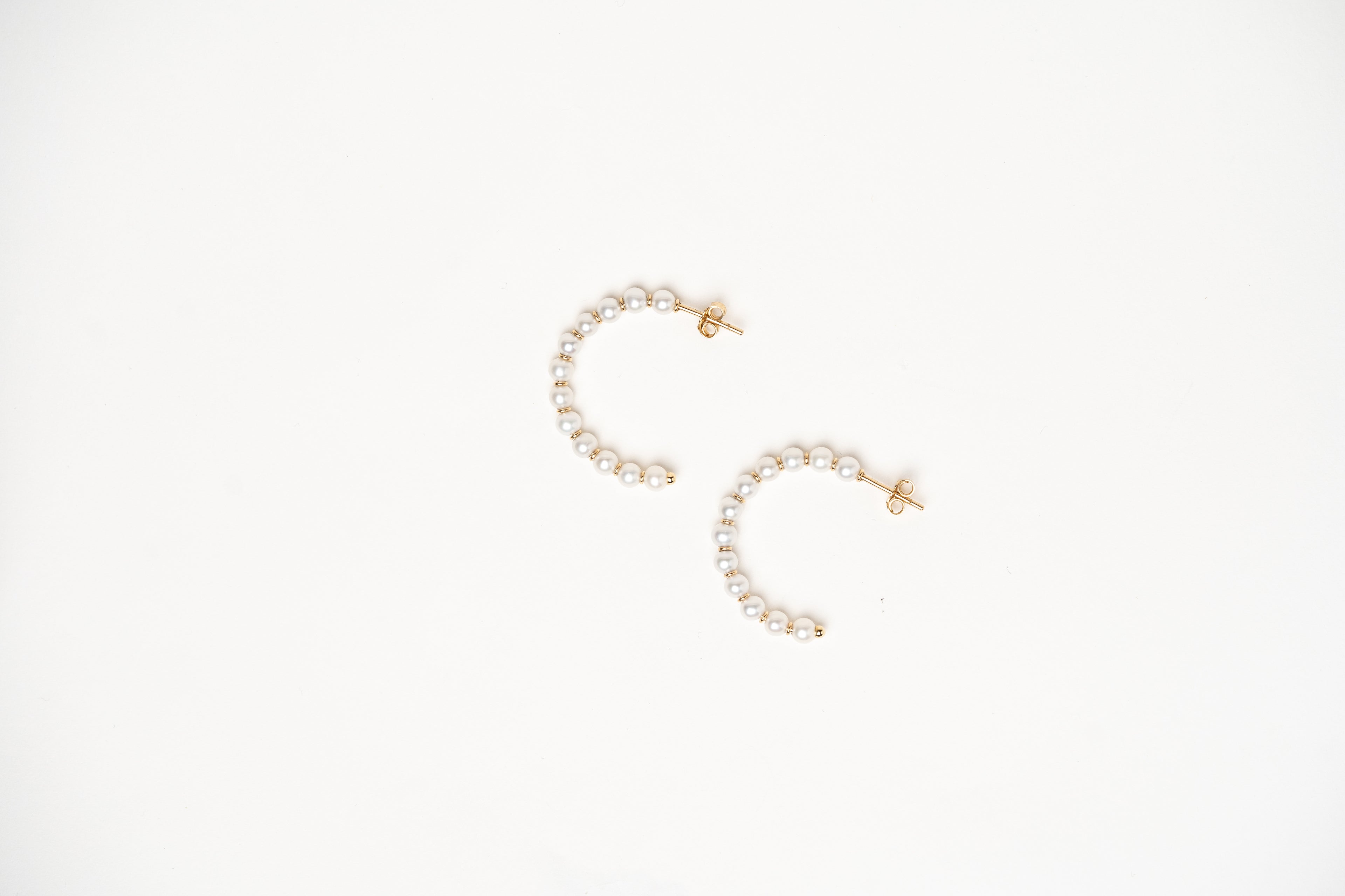 Pearl-essence semi Hoops